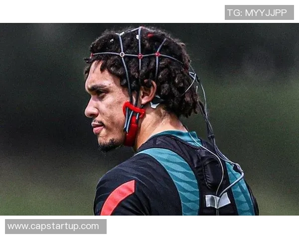 足球球星头套背后的故事 他为何选择佩戴头套的原因揭秘